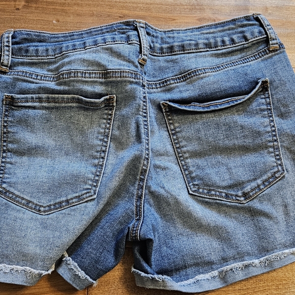 SO jean shorts - Picture 3 of 3